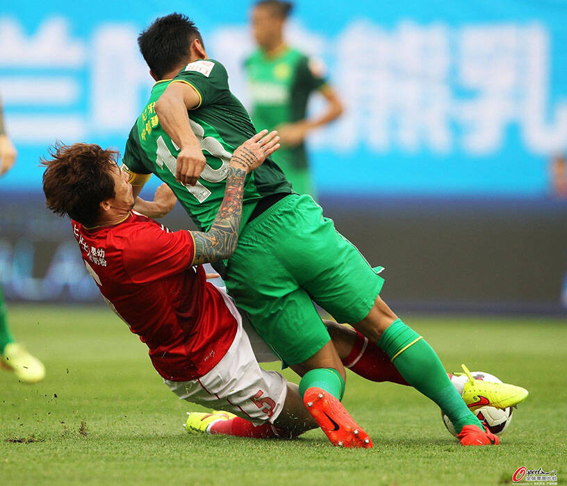 Kaiyun- 蓬莱雪豹队鏖战瓯越暴熊队,网球总决赛小胜,替补奇兵立功。细节处理更胜一筹